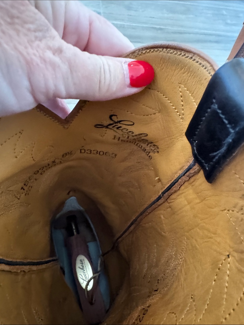 Lucchese 8 1/2 D oiled calf cowboy boots - Picture 11 of 11